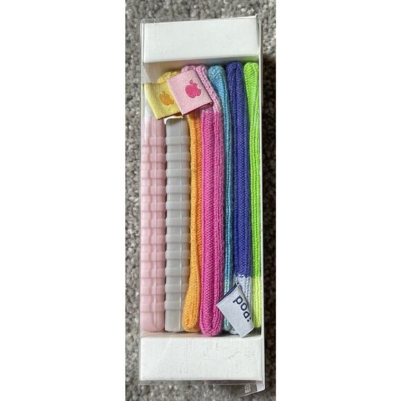 Apple iPod Socks Set of 5 M9720G and 2 Silicone iPod covers Y2K 2004 Vintage - Picture 2 of 9